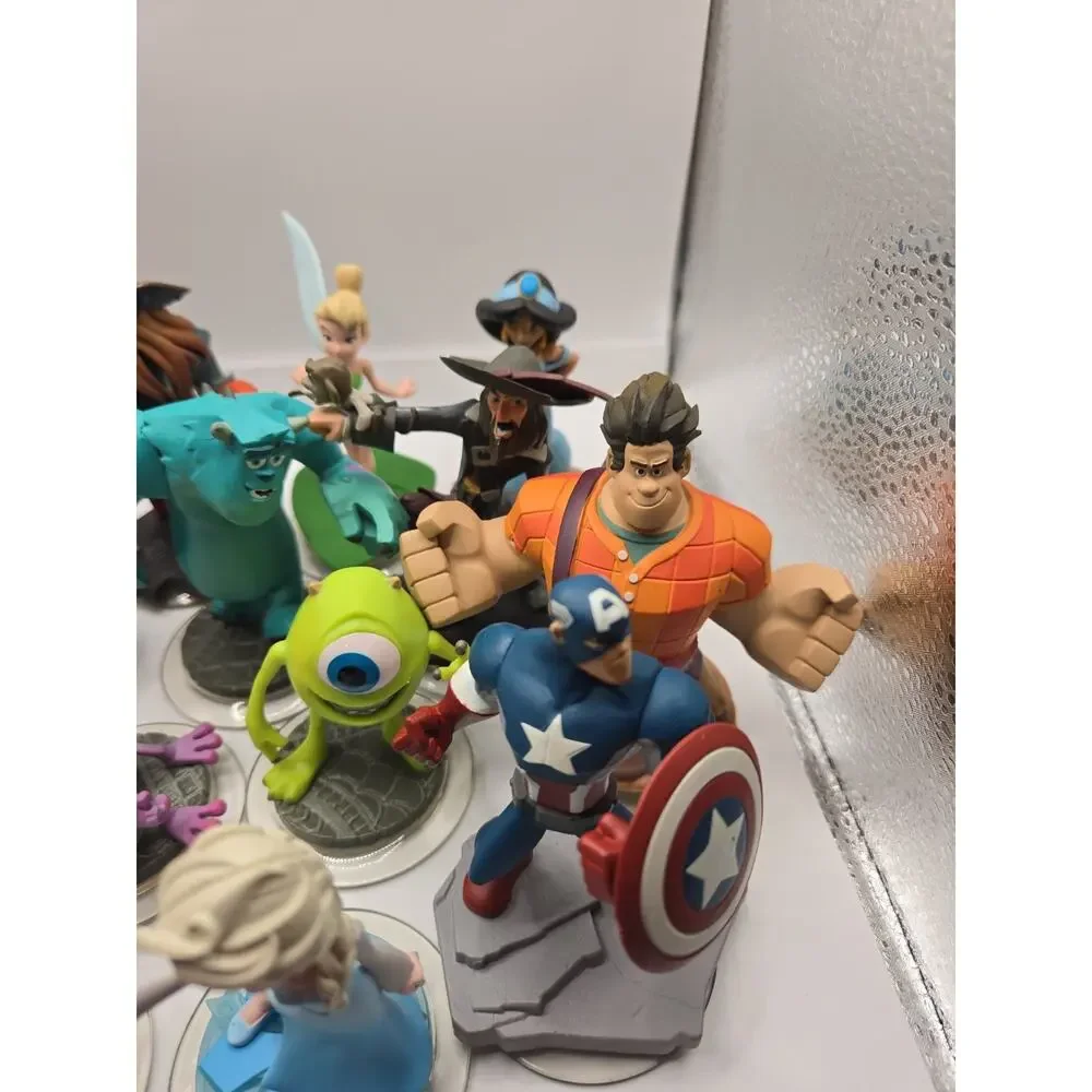 DISNEY INFINITY LOT OF 21 FIGURES USED Plus Discs